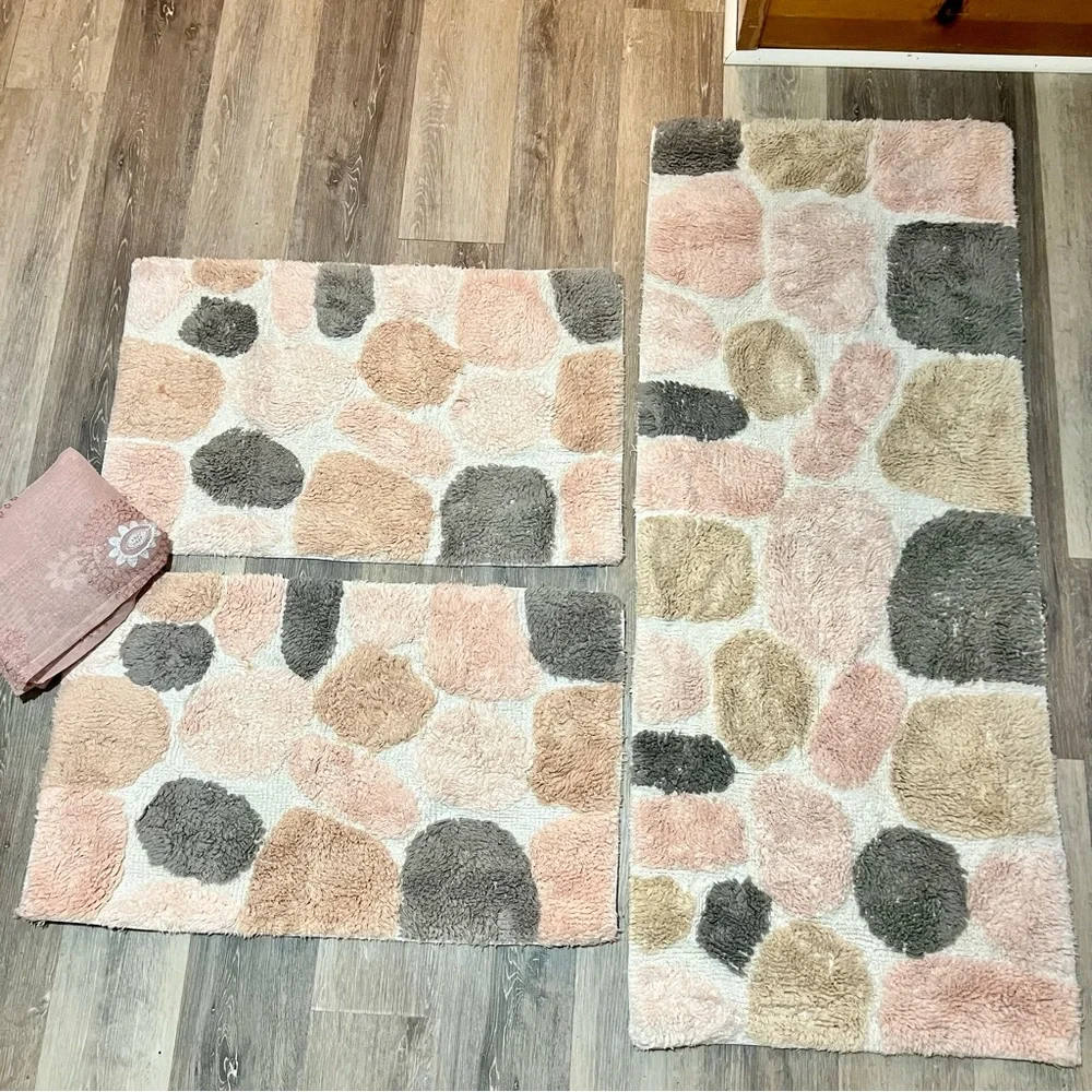 Pink Beige Grey White Stone Pattern Bath Rug & Shower Curtain Set